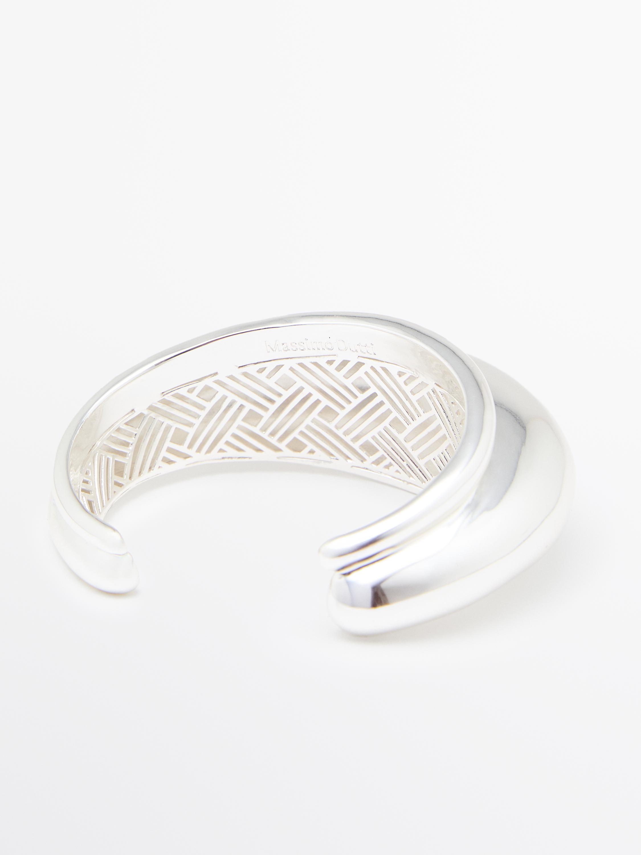 Rigid bracelet with voluminous design